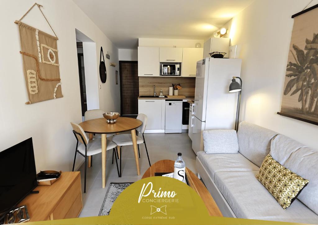 Køkken eller tekøkken på Le 111 - T2 charme, piscine chauffée, plage privée