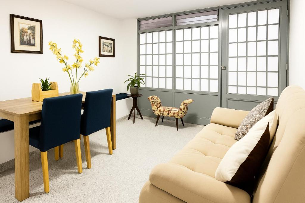 Posezení v ubytování loft cerca a laureles, WIFI, cerca metro y GUARDA EQUIPAJE GRATIS!!