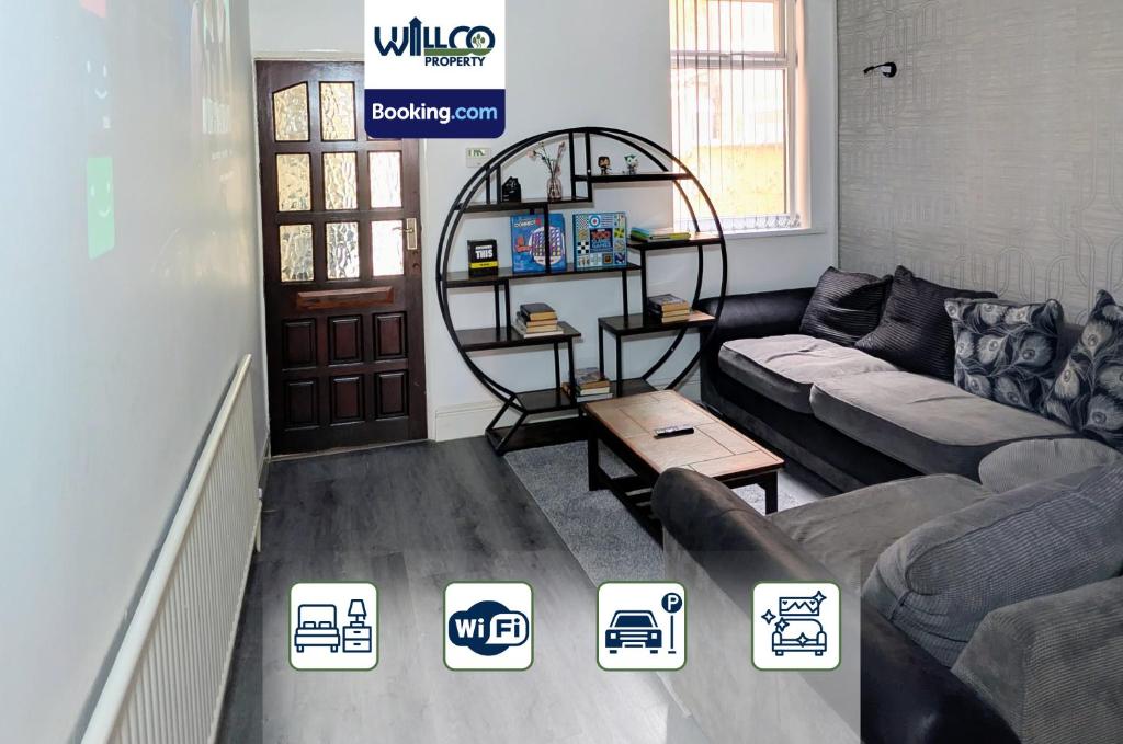 Ruang duduk di 4 Bedroom House By WillCo Property Short Lets & Serviced Accommodation With Breakfast, WI-FI, Projector & Contractors