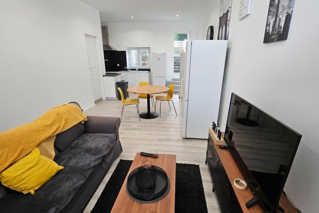 TV a/nebo společenská místnost v ubytování Maison de ville Le Havre