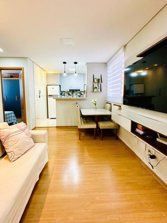 Lindo apartamento Jd Imperial Av das Torres