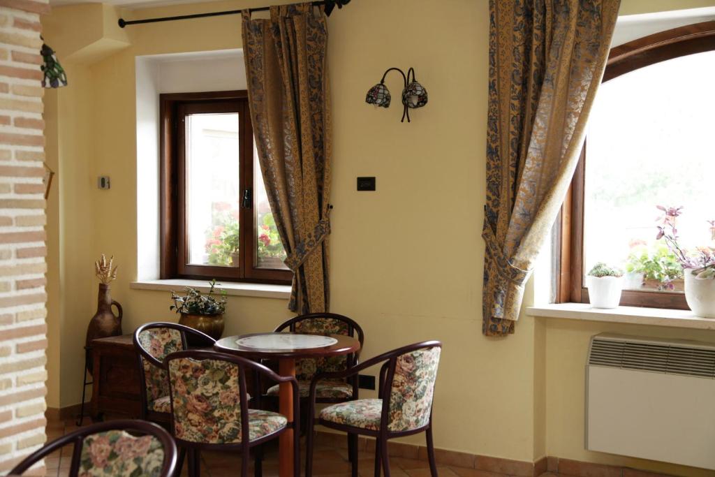 Zdjęcie z galerii obiektu Hotel Il Ghiro w mieście Ovindoli