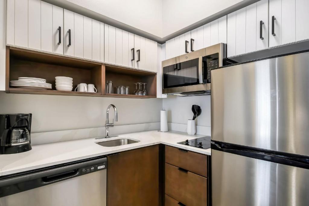Staybridge Suites Toledo/Maumee by IHG - Suite King Con 1 Camera Da Letto E Divano Letto