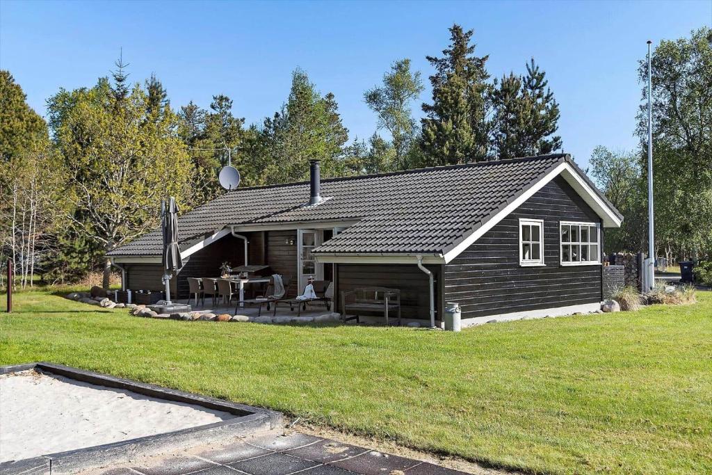 Το κτήριο όπου στεγάζεται  η παραθεριστική κατοικία