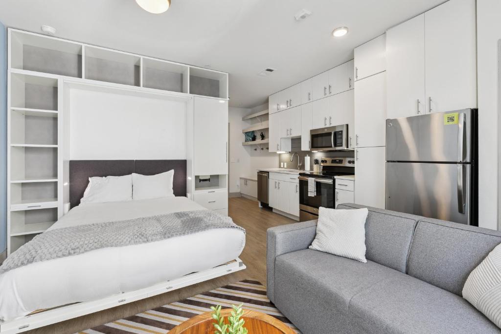 Sentral East Austin at 1630 E Sixth - Studio Apt On East 6th St.