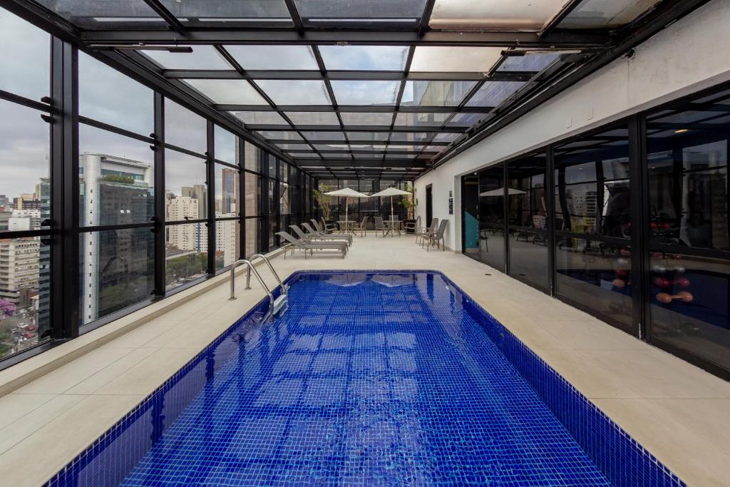 Piscina a BHomy Address o a prop