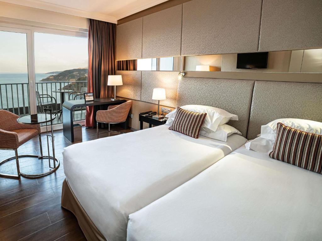 
PrivilÃ¨ge Twin or Double Room with Balcony and Sea View
