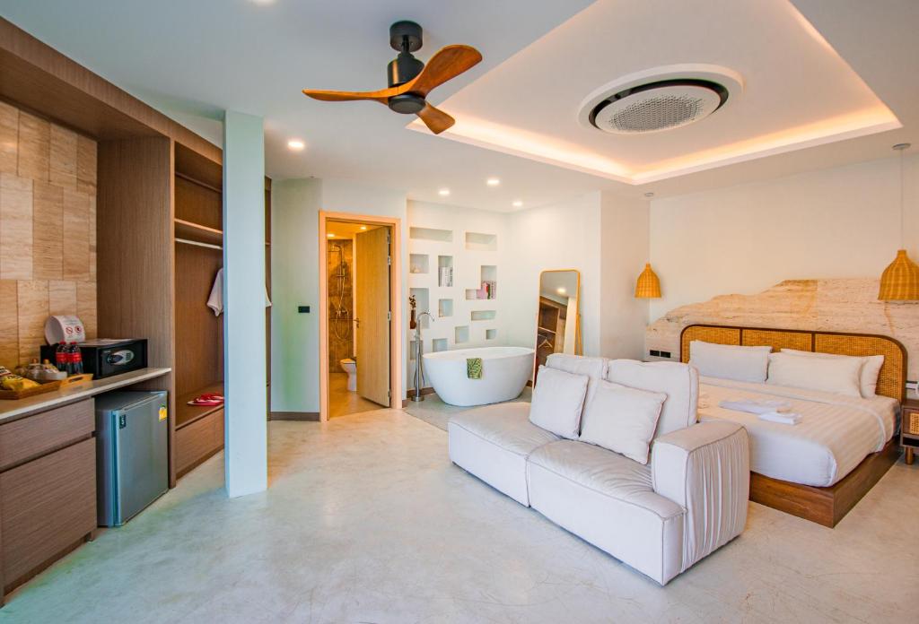 فضای داخلی ENNKAI Beachfront Resort Koh Larn در پاتایا - تصویر ۳