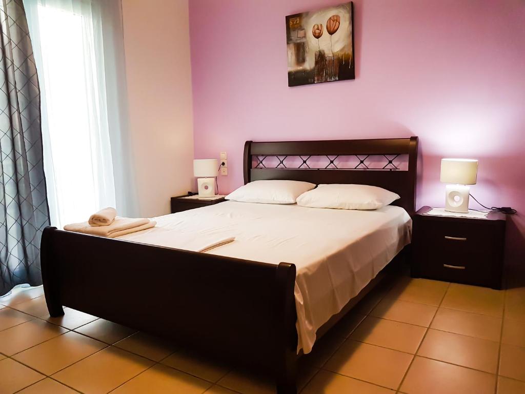 Postel nebo postele na pokoji v ubytování Ionian View Apartments - Parga Panoramic Seaview Gems