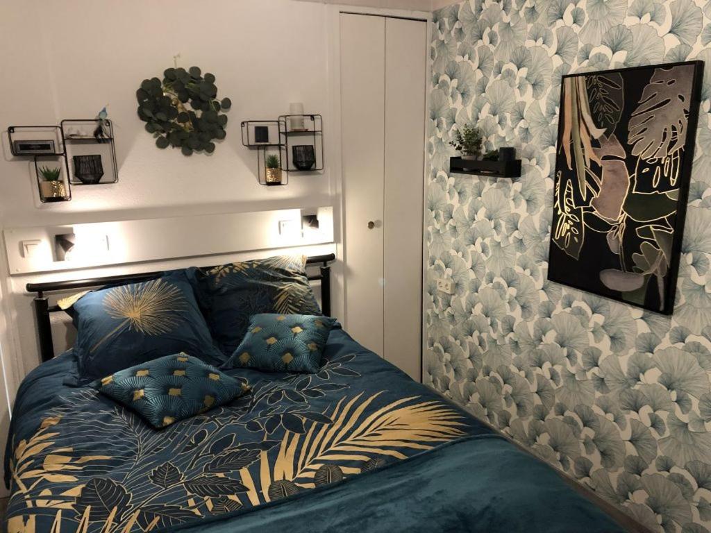 En eller flere senge i et værelse på Appartement splendide vue mer