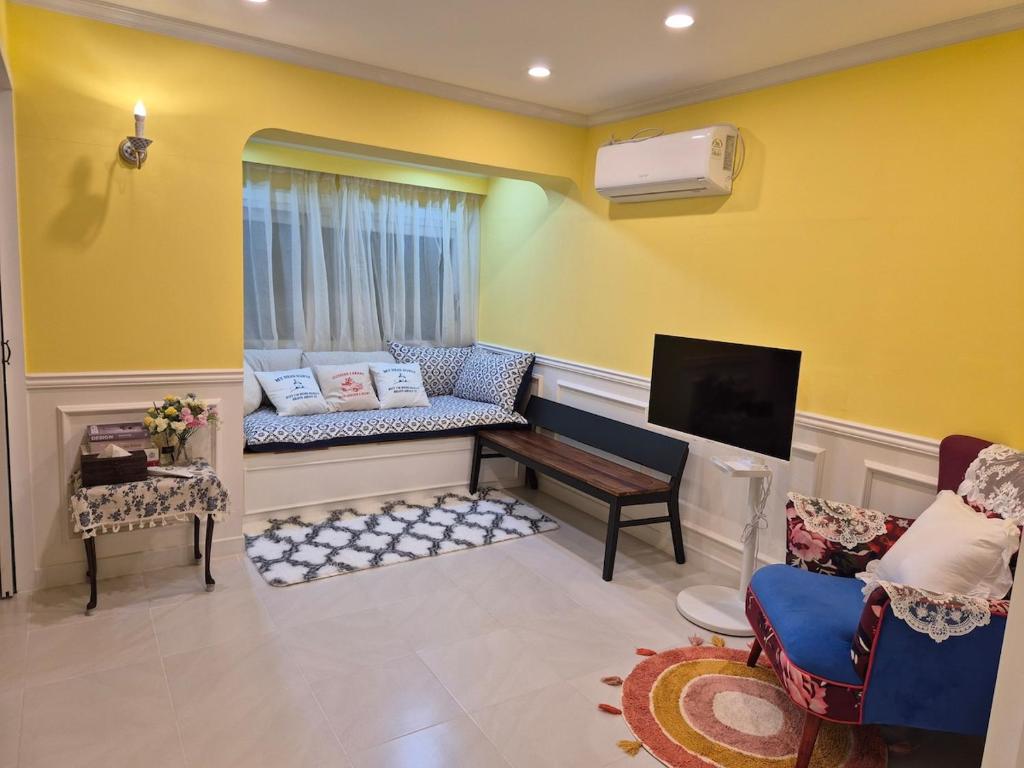 Μια τηλεόραση ή/και κέντρο ψυχαγωγίας στο 산아래