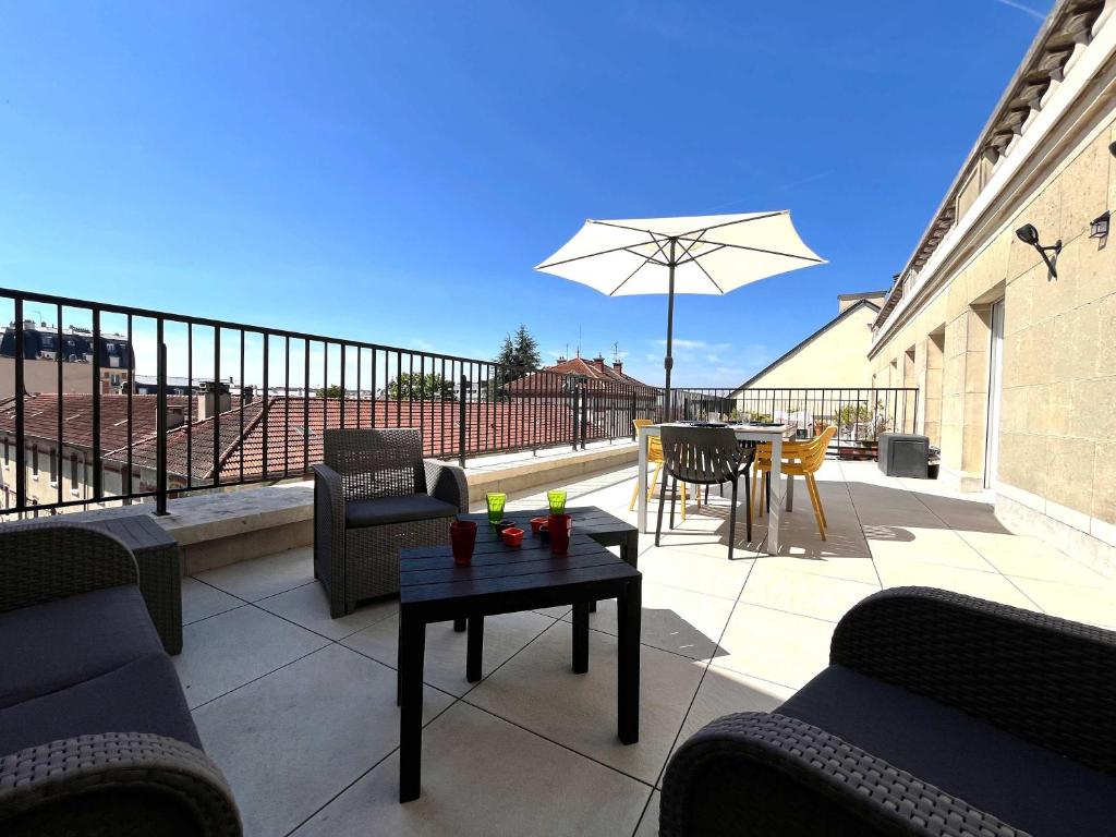 Μπαλκόνι ή βεράντα στο Le Nid du Roi - Appartement 3 Étoiles - Terrasse - Ascenseur