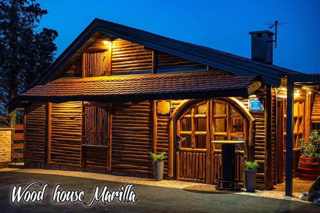 Wood house Marilla - Two-Bedroom House