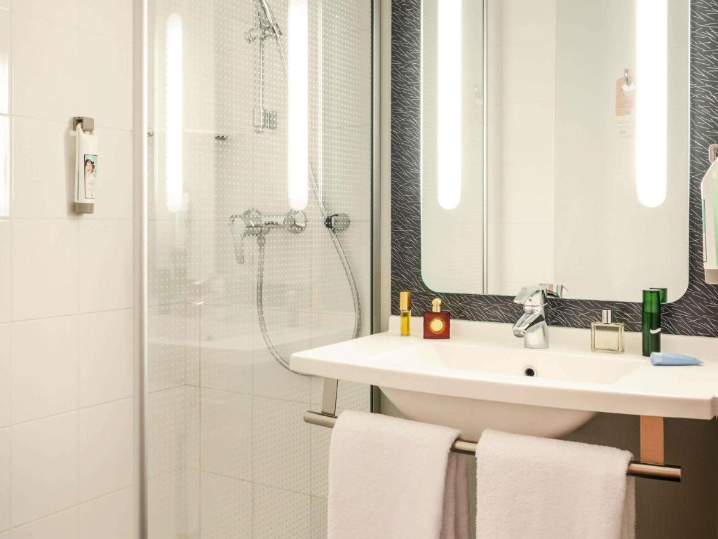 ibis Paris 17 Clichy-Batignolles - Resim 17