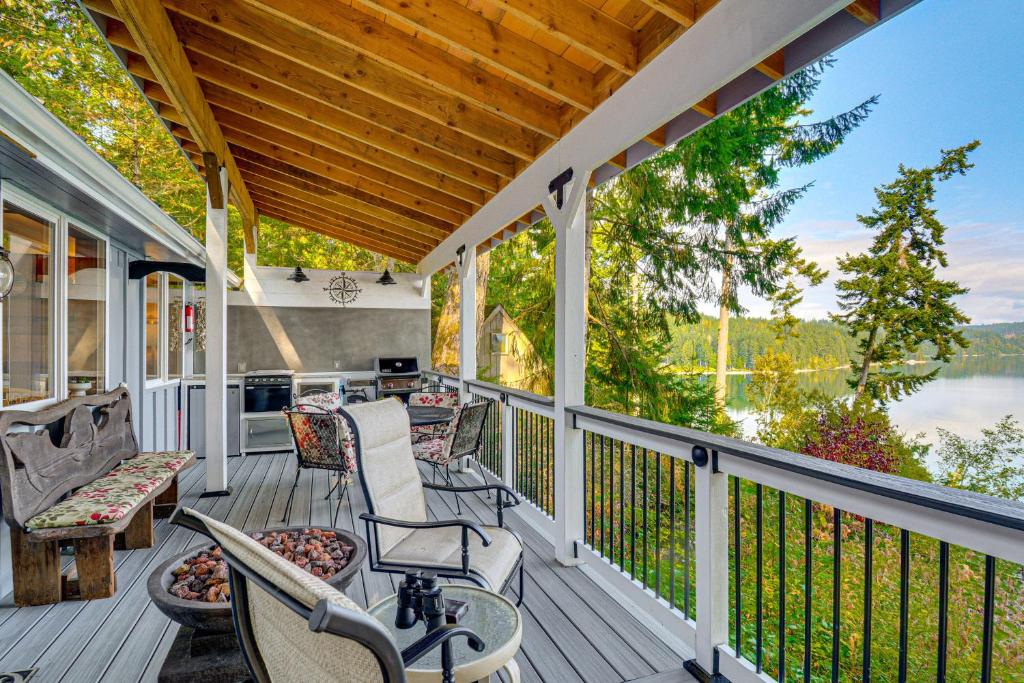 a screened porch with chairs and a table on it at Outdoor Kitchen and Canal Views Cabin in Quilcene! in Seabeck