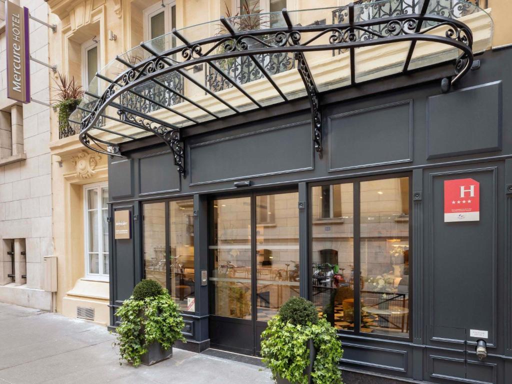 Η πρόσοψη ή η είσοδος του Hotel Mercure La Sorbonne Saint-Germain-des-Prés