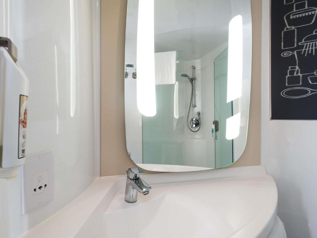 Ibis Sheffield City - Resim 21