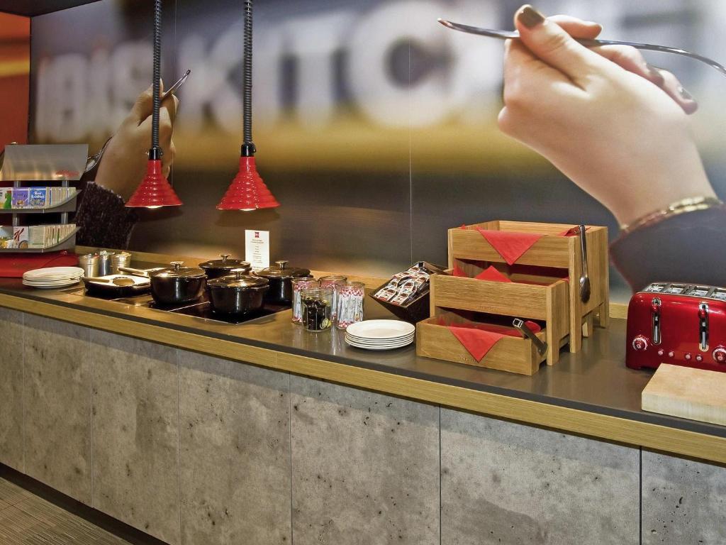 Ibis Sheffield City - Resim 28