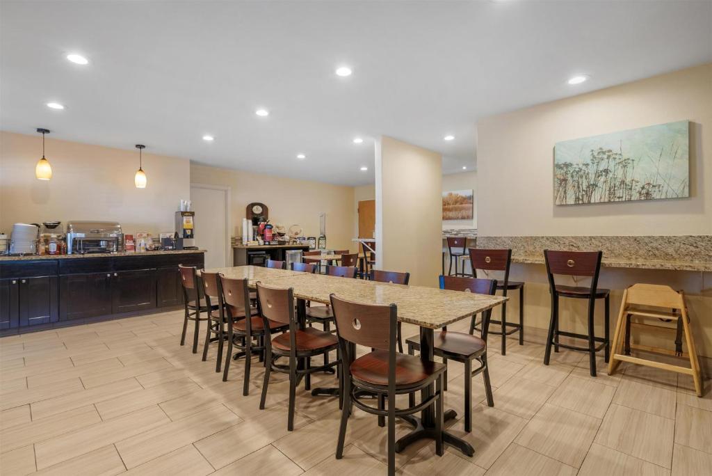 Best Western PLUS Inn of Hayward photo