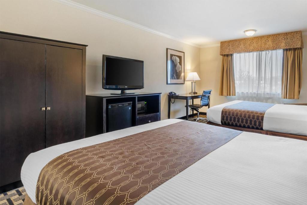 Best Western PLUS Inn of Hayward photo