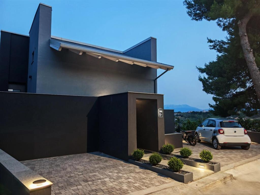 a car parked in front of a house at Sui Generis Montesilvano Colle in Montesilvano