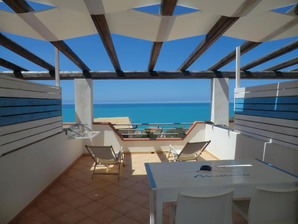 a dining room with a view of the ocean at Mediterraneo Mare e Sole in Marina di Palma