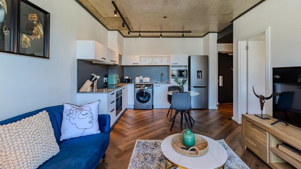 Η κουζίνα ή μικρή κουζίνα στο The Bridgewater collection 411- Luxury 1 bed Morden Apartment at Century City