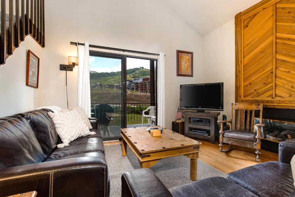 TV a/nebo společenská místnost v ubytování Canyon Village Red Pine Comfort C6