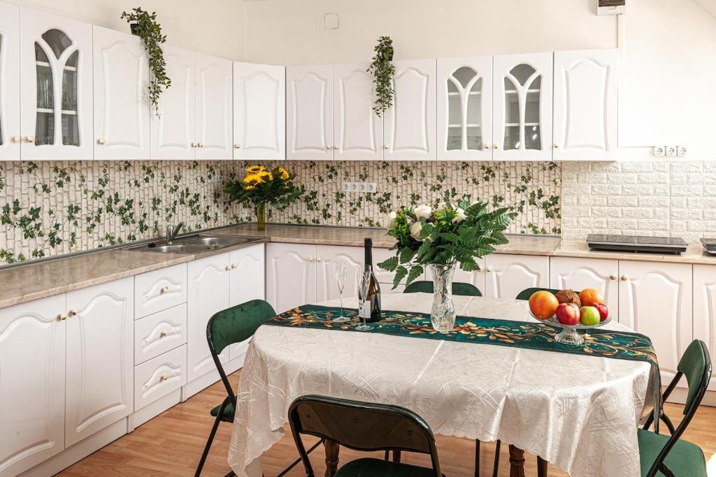 Kuchyň nebo kuchyňský kout v ubytování Sunrise Budapest Airport - Free Parking - 120 sqm