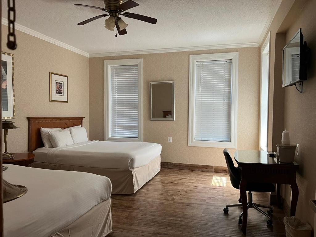 District Hotel - 