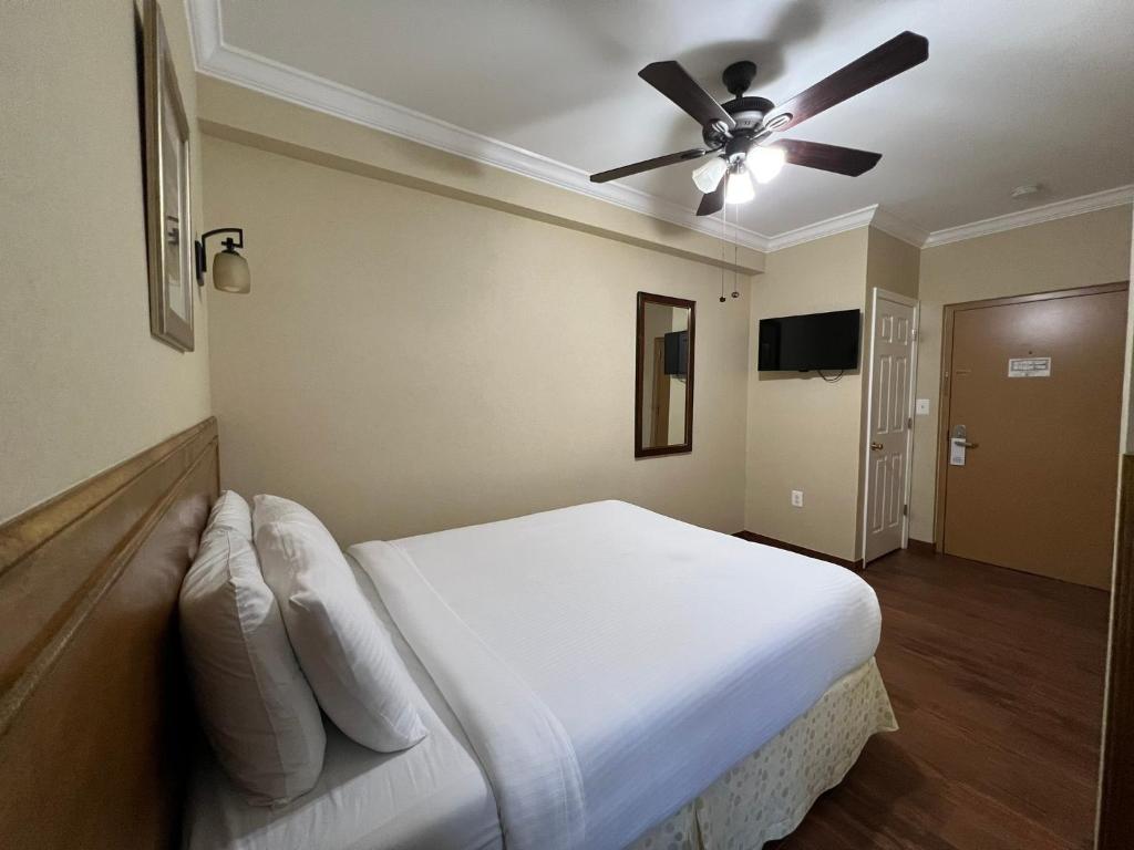 District Hotel - 