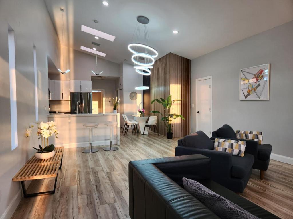 P-Chic Scandinavian Escape, Near Strip & Downtown, Las Vegas (updated ...