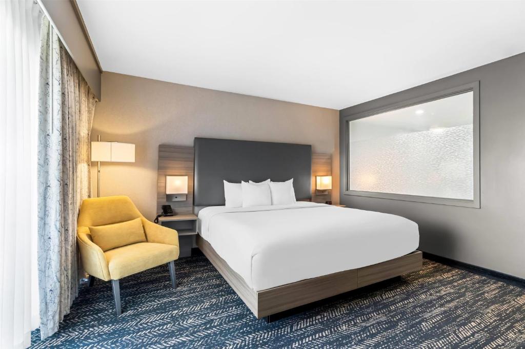 Hourglass Hotel, Trademark Collection by Wyndham - 泳池景一卧室特大号床套房 - 禁烟