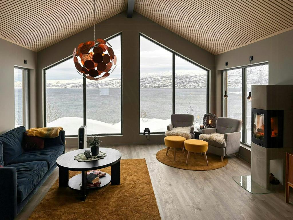 Modern Cabin With Fjord Views In Kviby، Kviby (أسعار محدثة لعام 2026) - Fjord-View Cabin Apartment Renovation