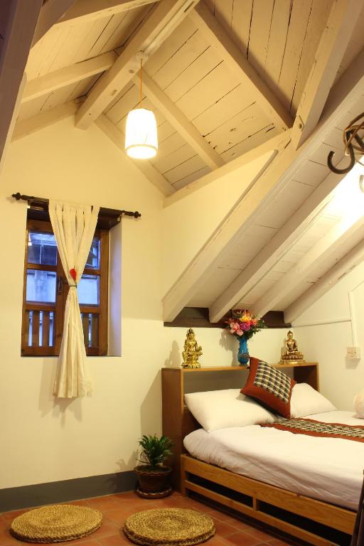 Postel nebo postele na pokoji v ubytování Hiranya Guest House