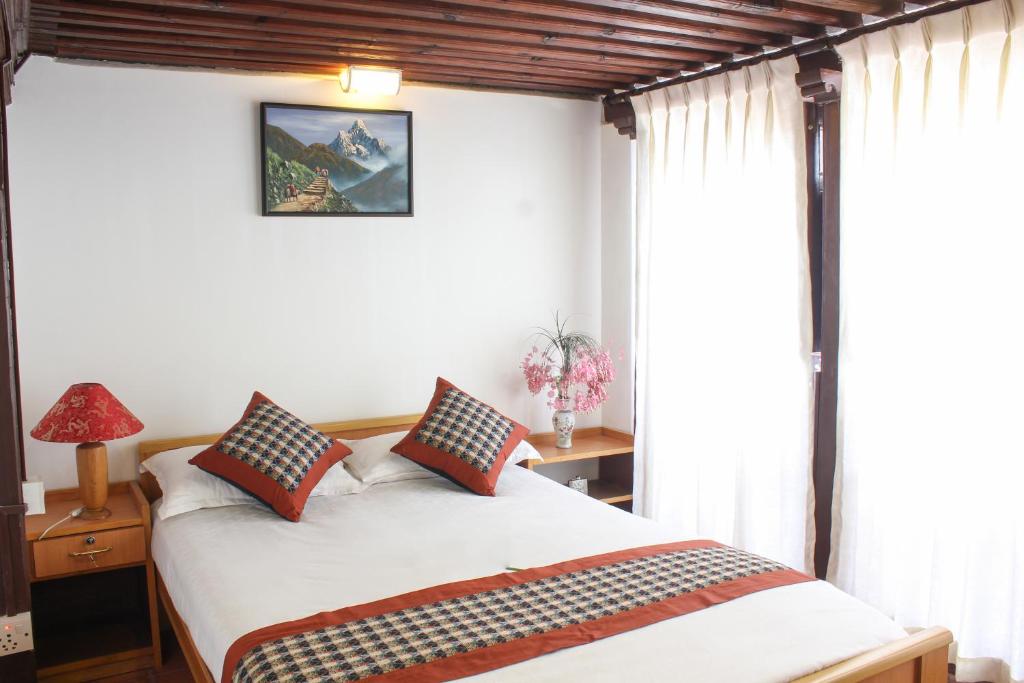 Postel nebo postele na pokoji v ubytování Hiranya Guest House