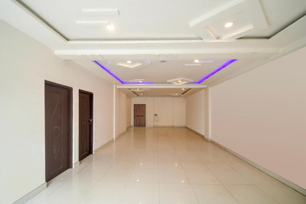 an empty room with a purple light on the ceiling at Hotel O Silver Orchid in Muragācha