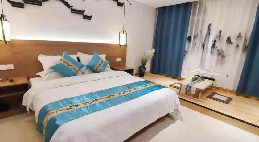 Postel nebo postele na pokoji v ubytování Shell Zaozhuang Taierzhuang Ancient City East Gate Hotel