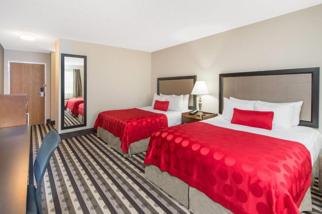 Ramada by Wyndham Springfield North photo