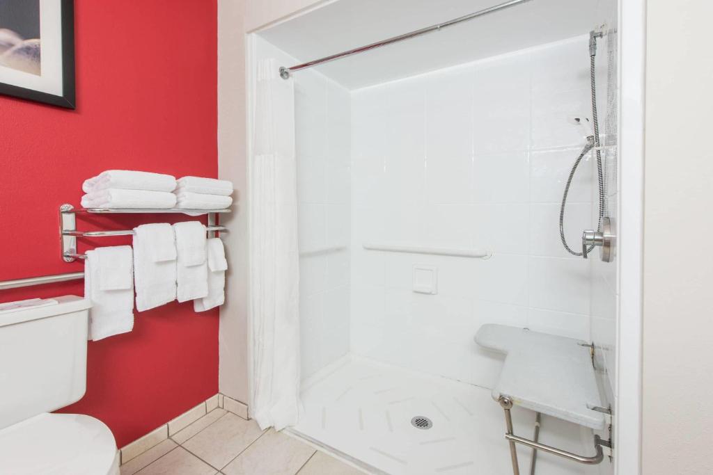 Ramada by Wyndham Springfield North photo