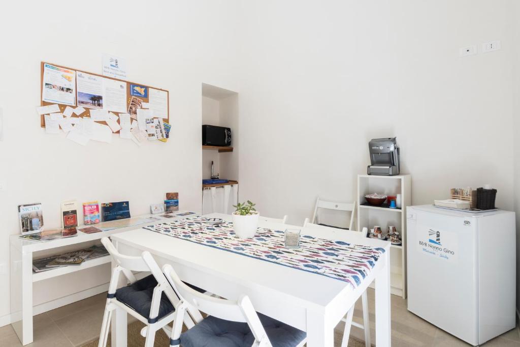 A kitchen or kitchenette at B&B Nonno Gino