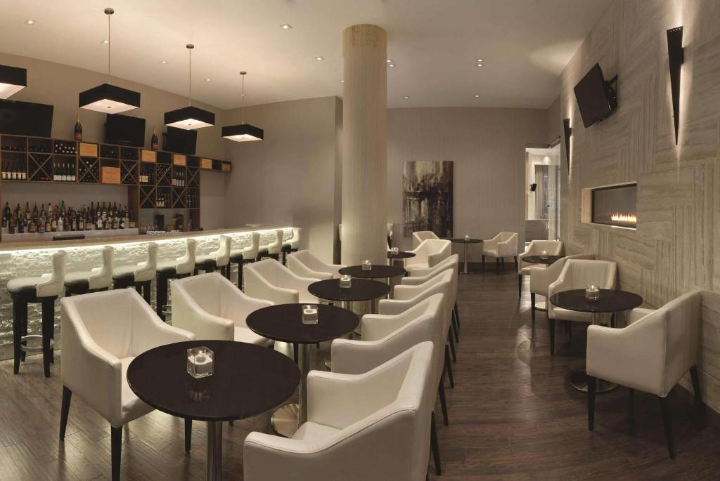 Radisson Hotel & Conference Centre Calgary Airport - Resim 41