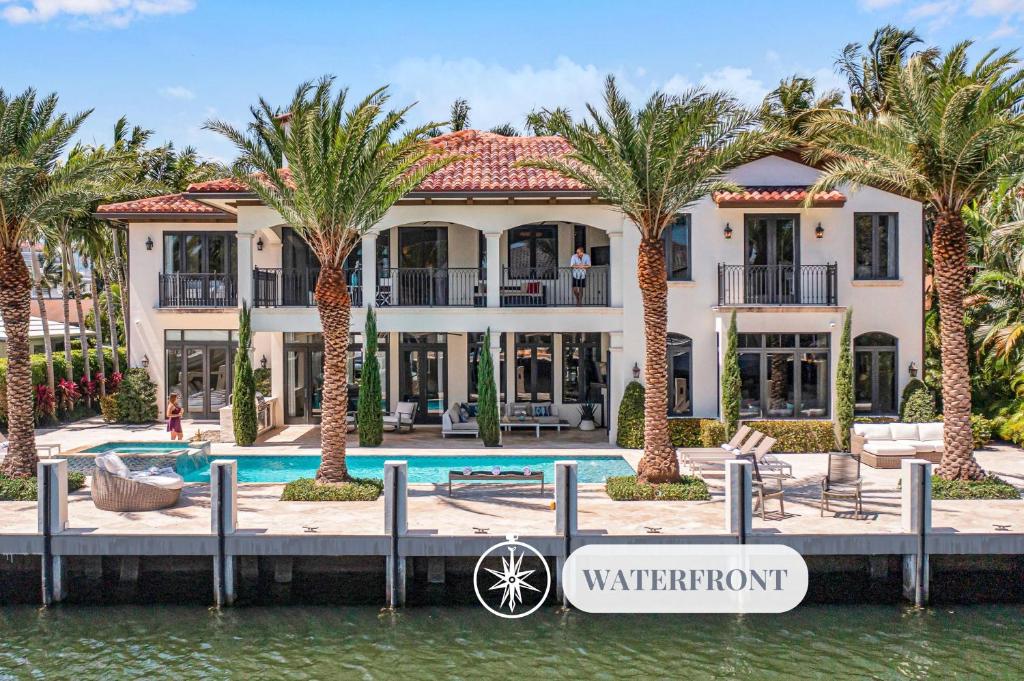 Πισίνα στο ή κοντά στο Venice of America Heated Pool Canal View Access Mimosa Key VlLLAS