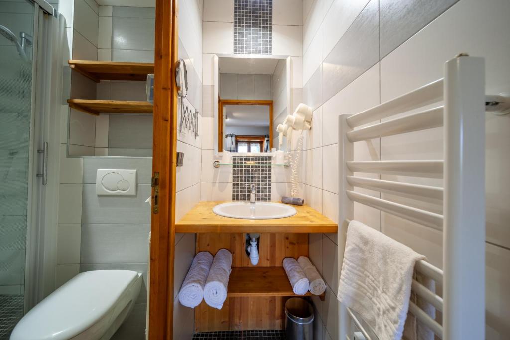 Auberge des Montauds - Hôtel & Restaurant - Habitación Cuádruple Clásica