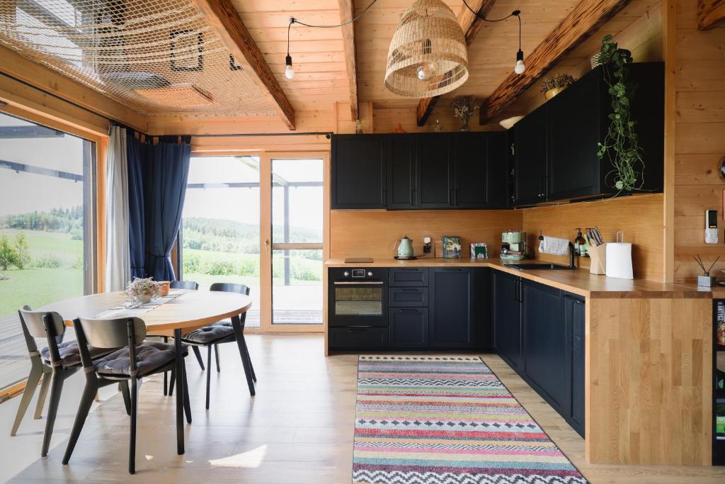 Kuchyň nebo kuchyňský kout v ubytování Wild Field House I