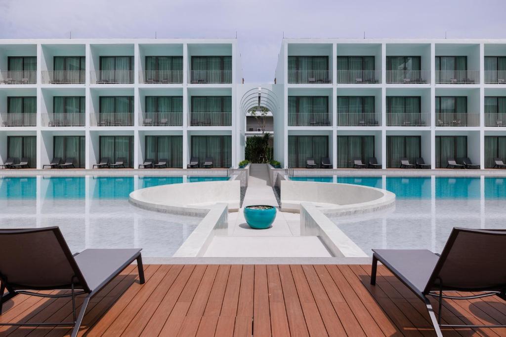 Patong Beach Hotel by See2Sea - Resim 1