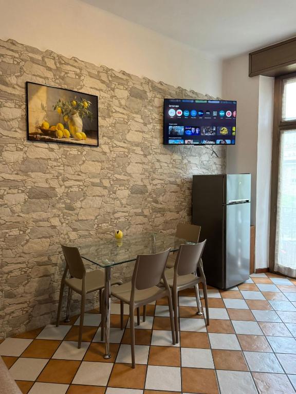 Et tv og/eller underholdning på Locazione turistica La casa dei limoni