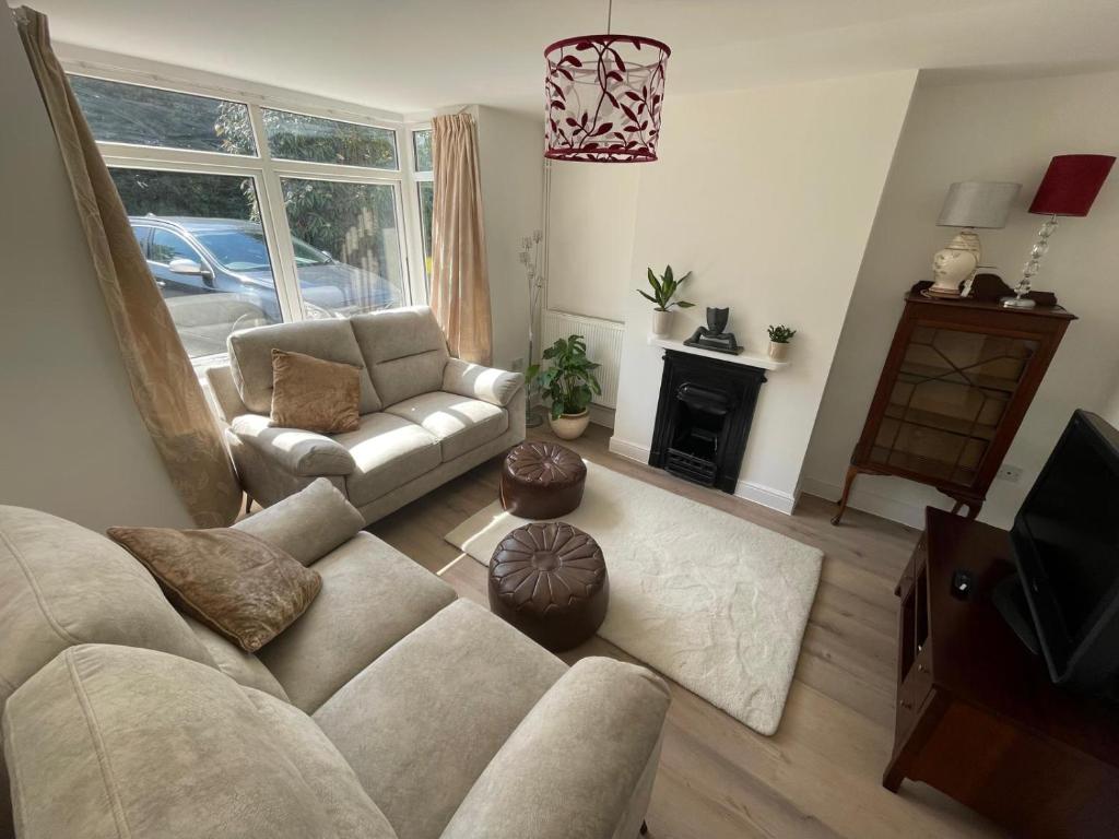 Posezení v ubytování No 1 Staplehall Road - Beautiful Home