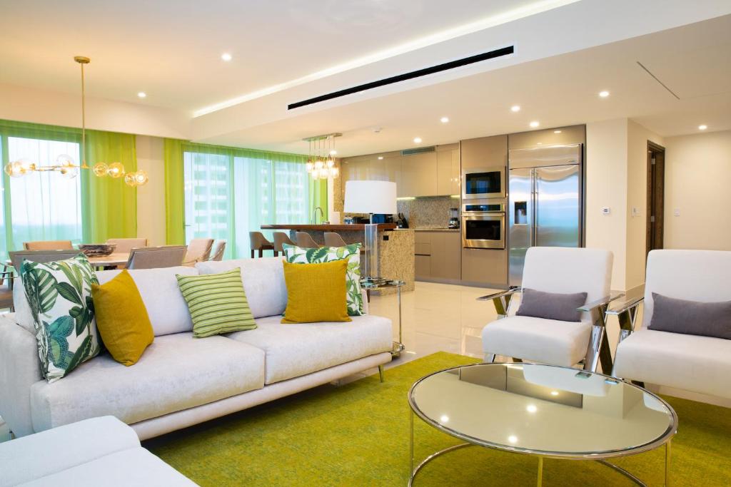 Dapur atau dapur kecil di 3 Bedroom Oceanfront Residence in Garza Blanca Resort & Spa Cancun