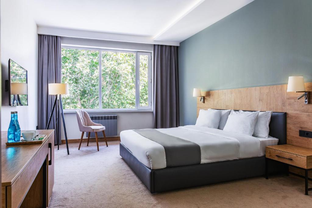 Postel nebo postele na pokoji v ubytování Grand Nur Hotel